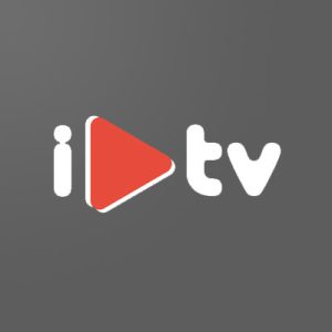 iPlayTV-app-logo med hvid tekst og en rød afspilningsknap (play-knap) på en mørkegrå baggrund.