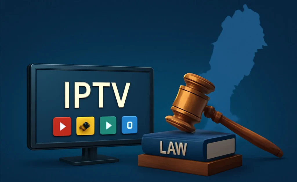 IPTV på skærm med lovbog og dommerhammer, der symboliserer juridiske aspekter af IPTV-tjenester i Danmark.